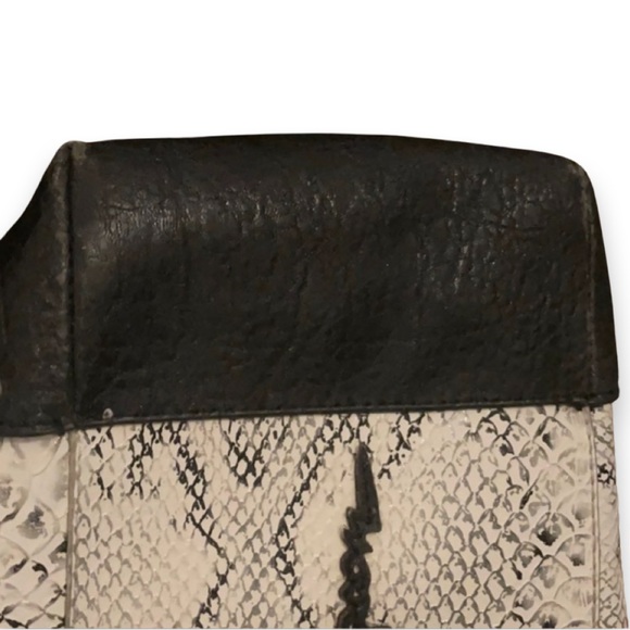FINAL || JESSICA SIMPSON Reptile Faux Leather Tote White & Black Bag - Picture 8 of 10